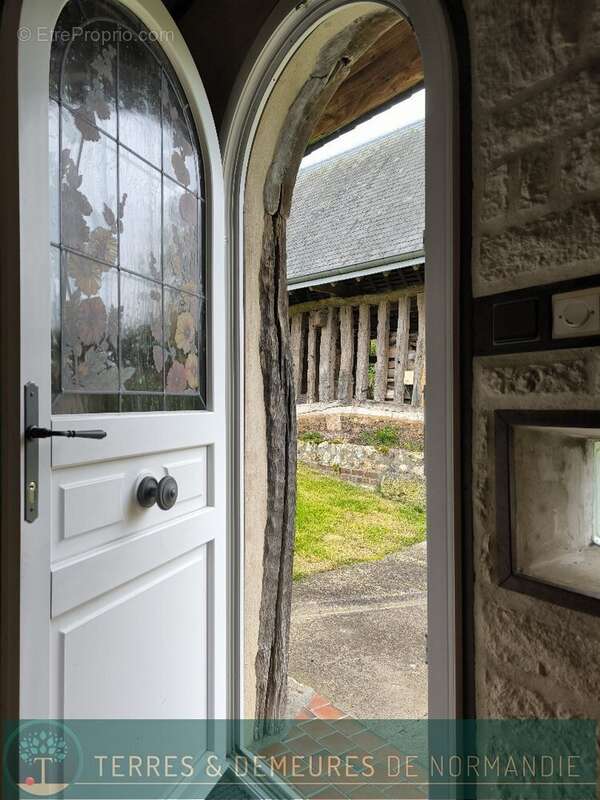 A 10 minutes de pont-audemer (27500), au calme, propriete normande, 3 chambres, terrain d'environ 2700m² avec dependances. - photo 4