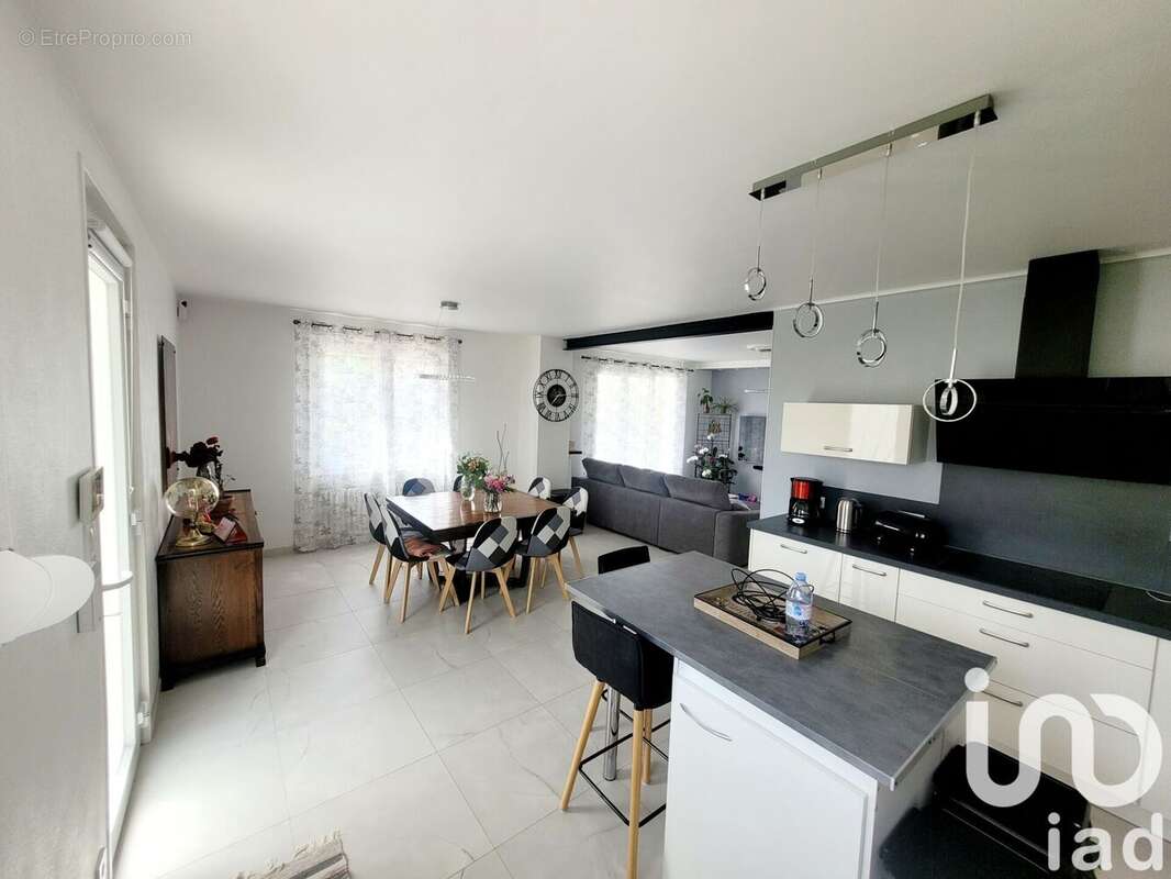 Photo 3 - Maison à SAINT-PARRES-AUX-TERTRES