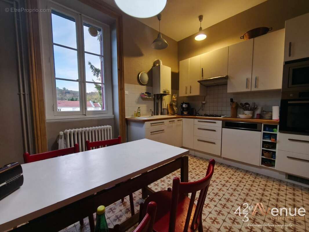 Appartement à LE CHAMBON-FEUGEROLLES