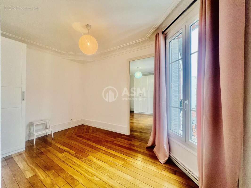 Appartement à COURBEVOIE