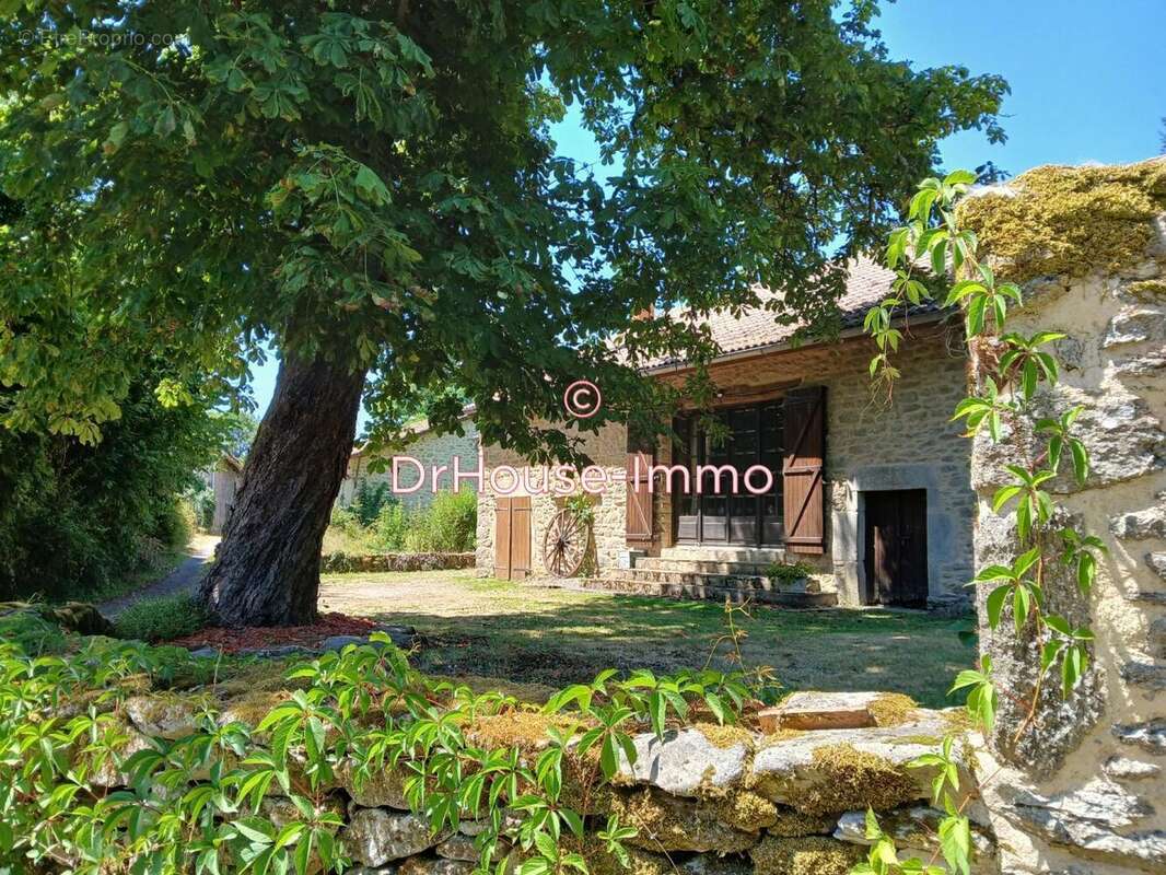 Maison à SAINT-SAUD-LACOUSSIERE