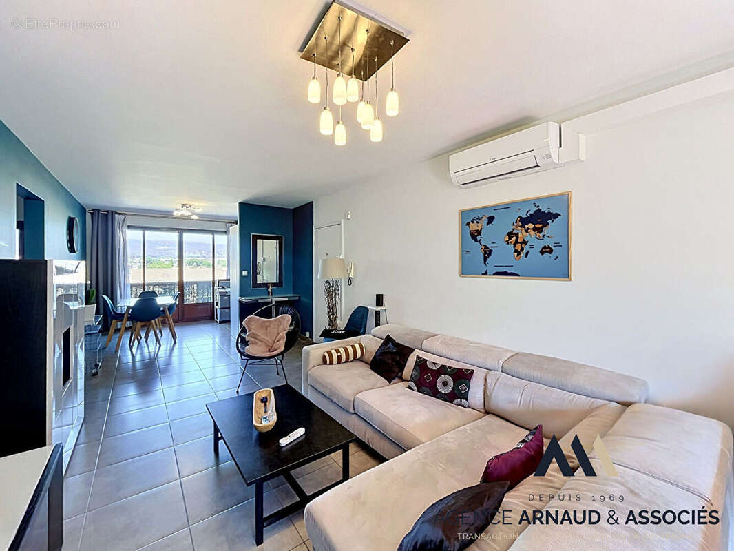 Appartement à SAINT-CYR-SUR-MER