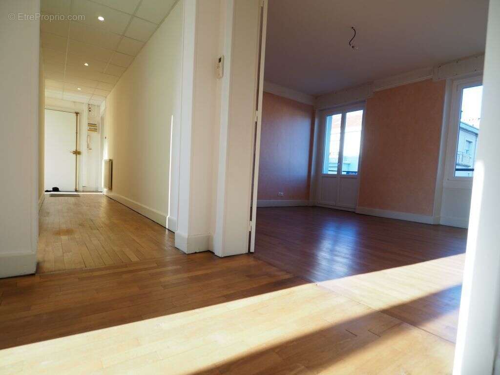 Appartement à CHARMES