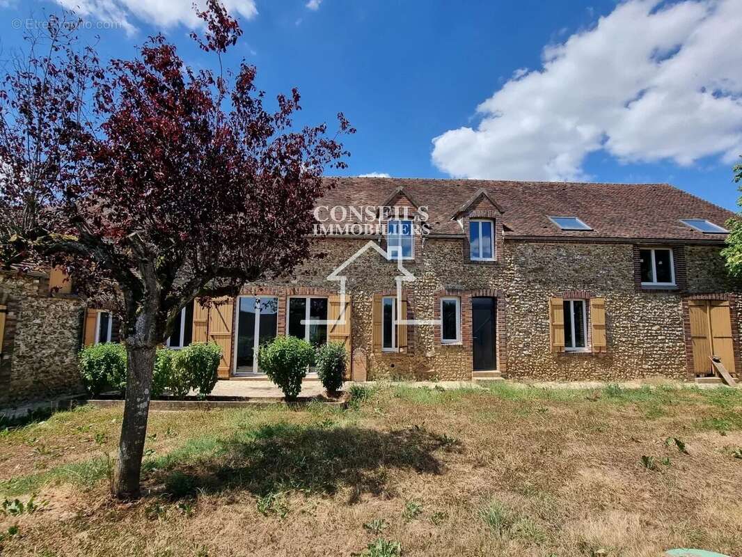 Maison à VILLENEUVE-SUR-YONNE