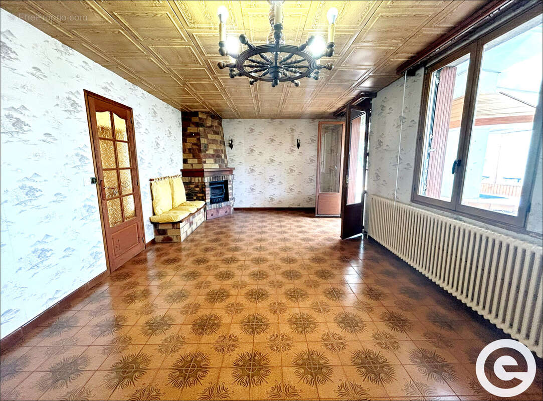 Maison divisée en 2 appartements T3   156m2 -  Saint-Clément - photo 8