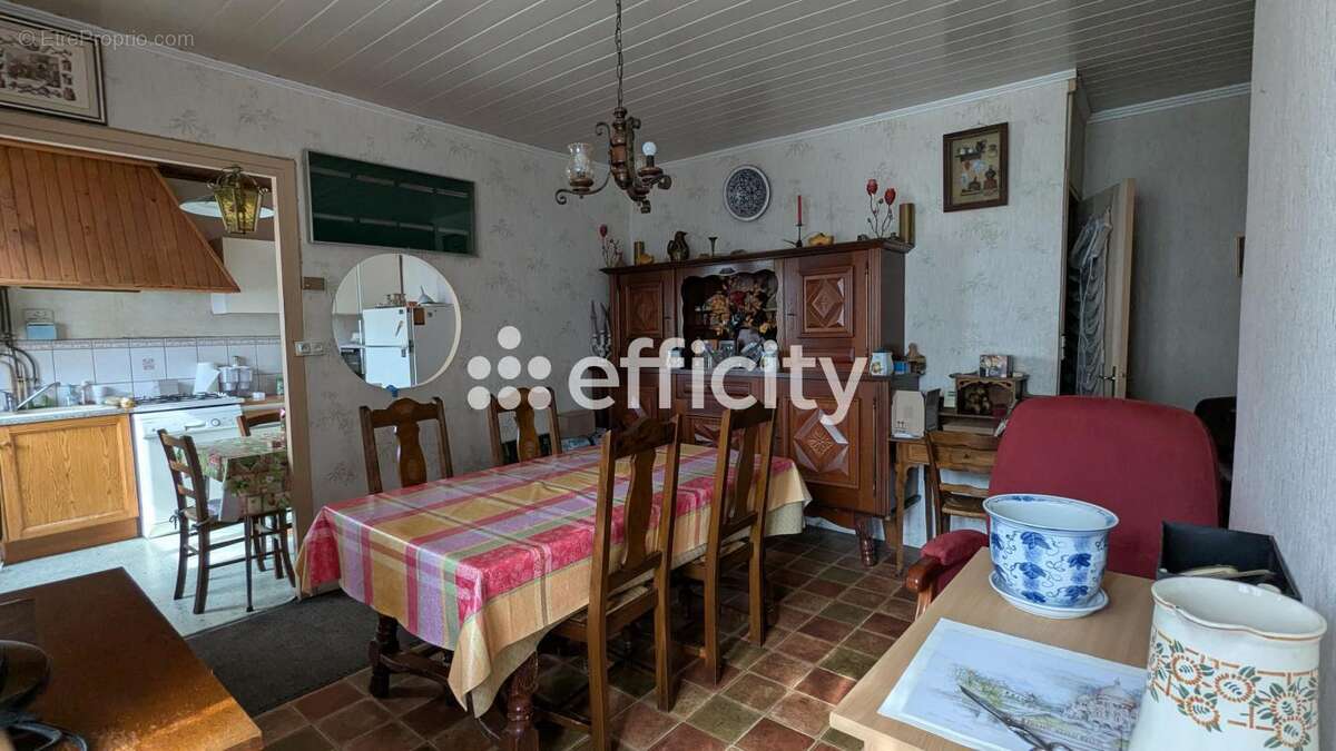 Maison à LA MONNERIE-LE-MONTEL