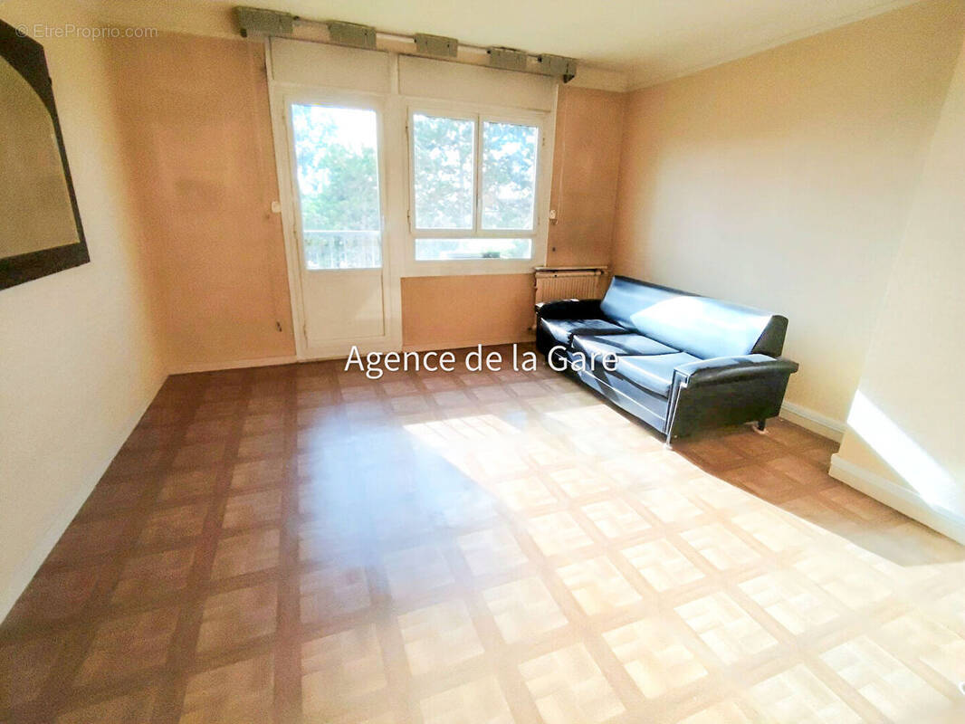 Appartement à HOUILLES