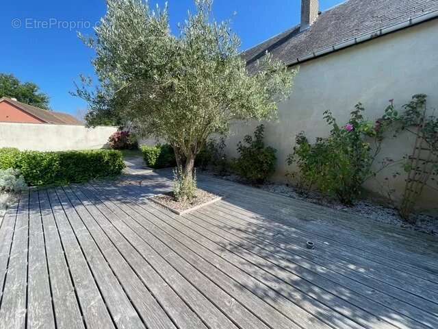 Commerce à LA SAUSSAYE