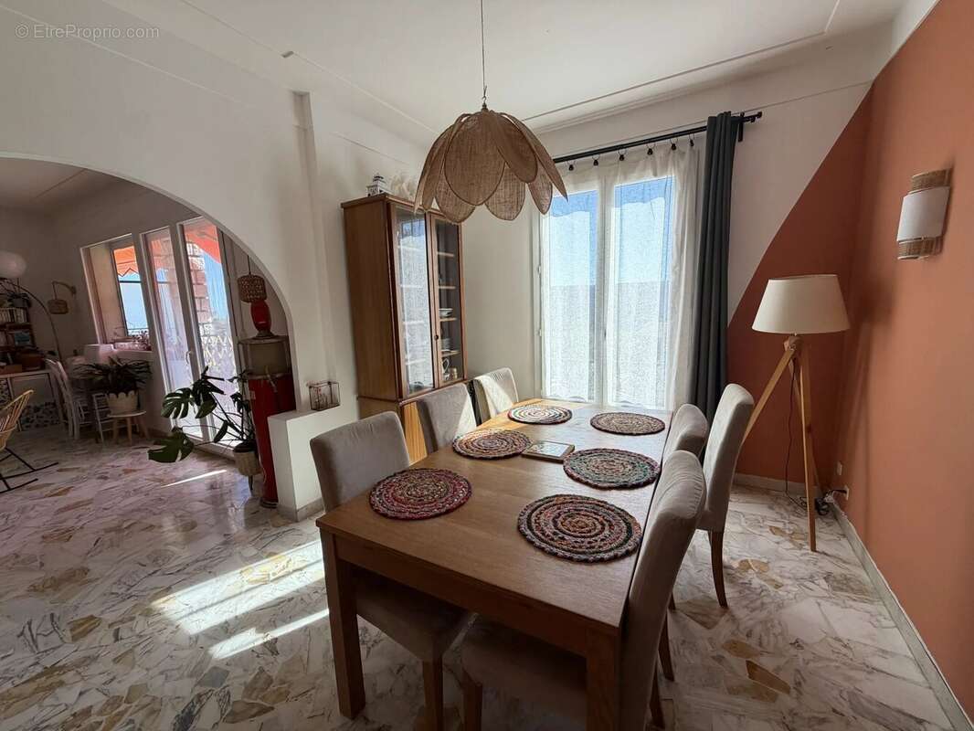 Appartement à BERRE-LES-ALPES