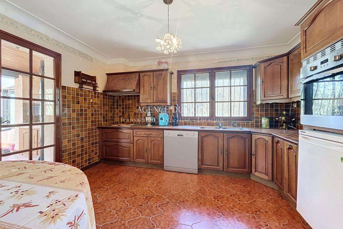 Venez découvrir cette splendide maison individuelle située d - photo 4