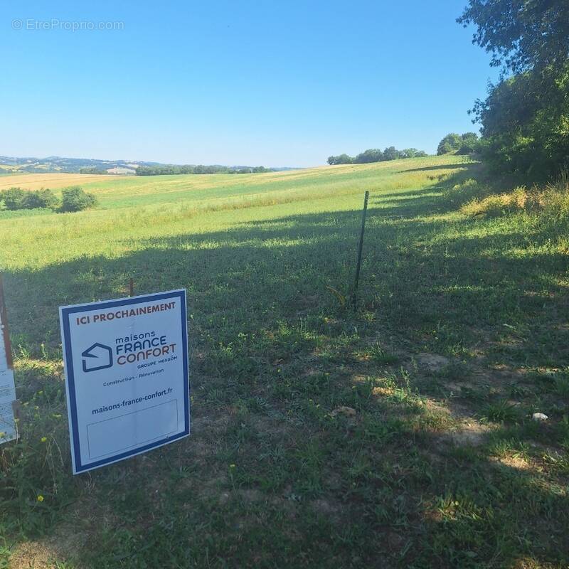 Terrain à PUJAUDRAN