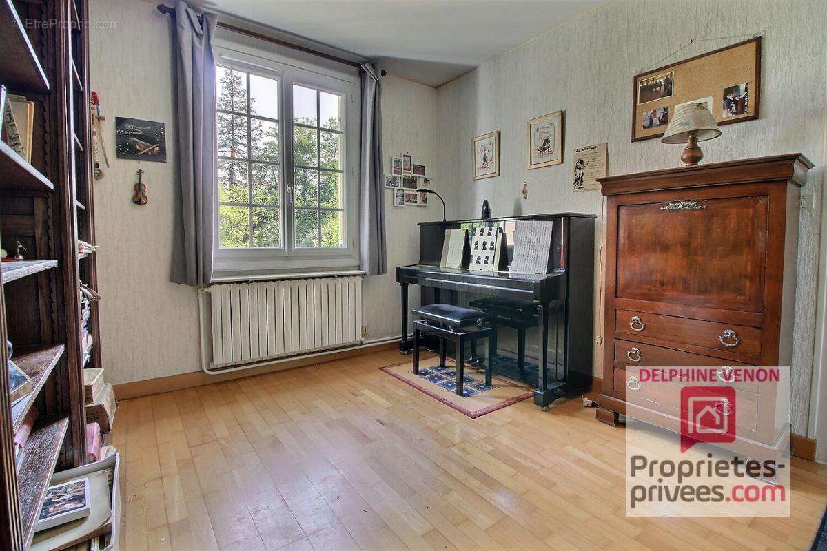 Exclusivité - Maison 5 chambres + bureau sur un terrain de 2438 m² à Saint Martin D Abbat - photo 6