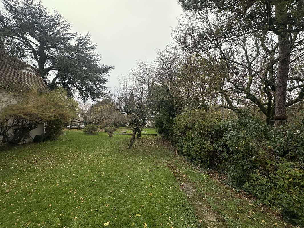 Terrain à NOISY-LE-GRAND