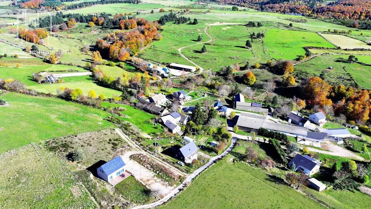 Terrain à SAINT-DENIS-EN-MARGERIDE