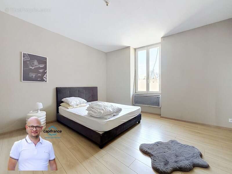 Immeuble de rapport en hyper-centre d'Aoste (38490) – Local commercial loué + T3 libre + Combles aménageables - photo 4