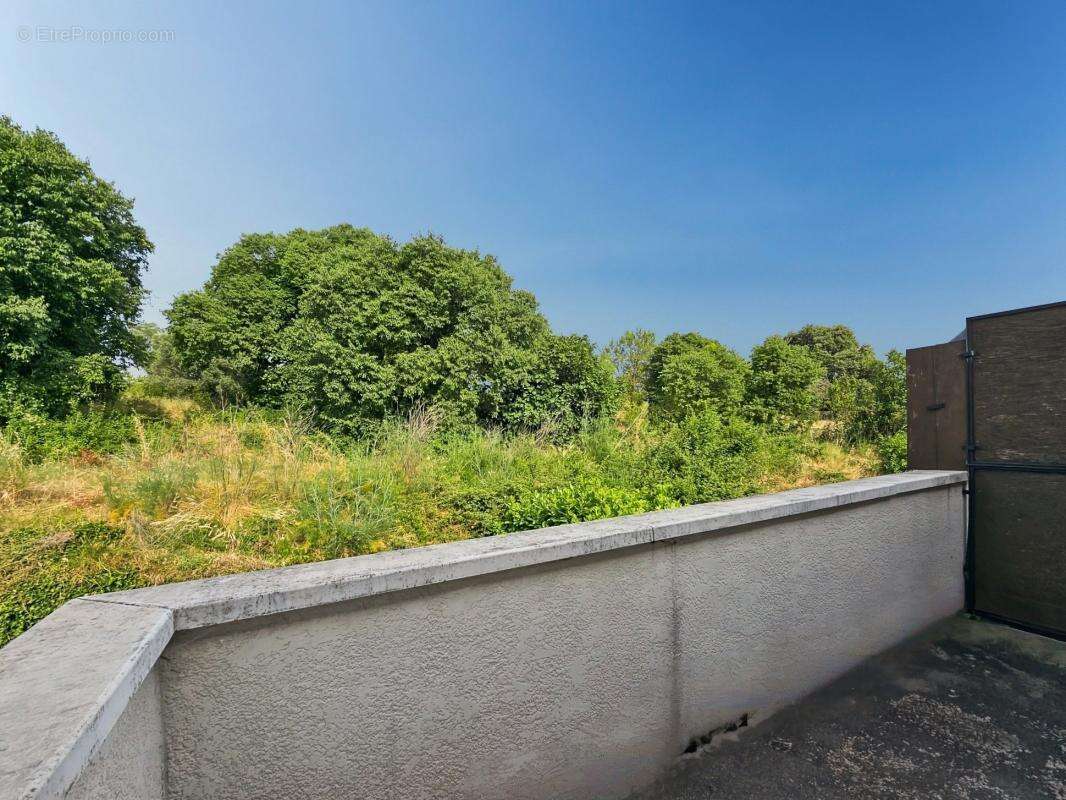 A vendre à Uzès - Appartement T3 65m² + 2 stationnements - photo 10