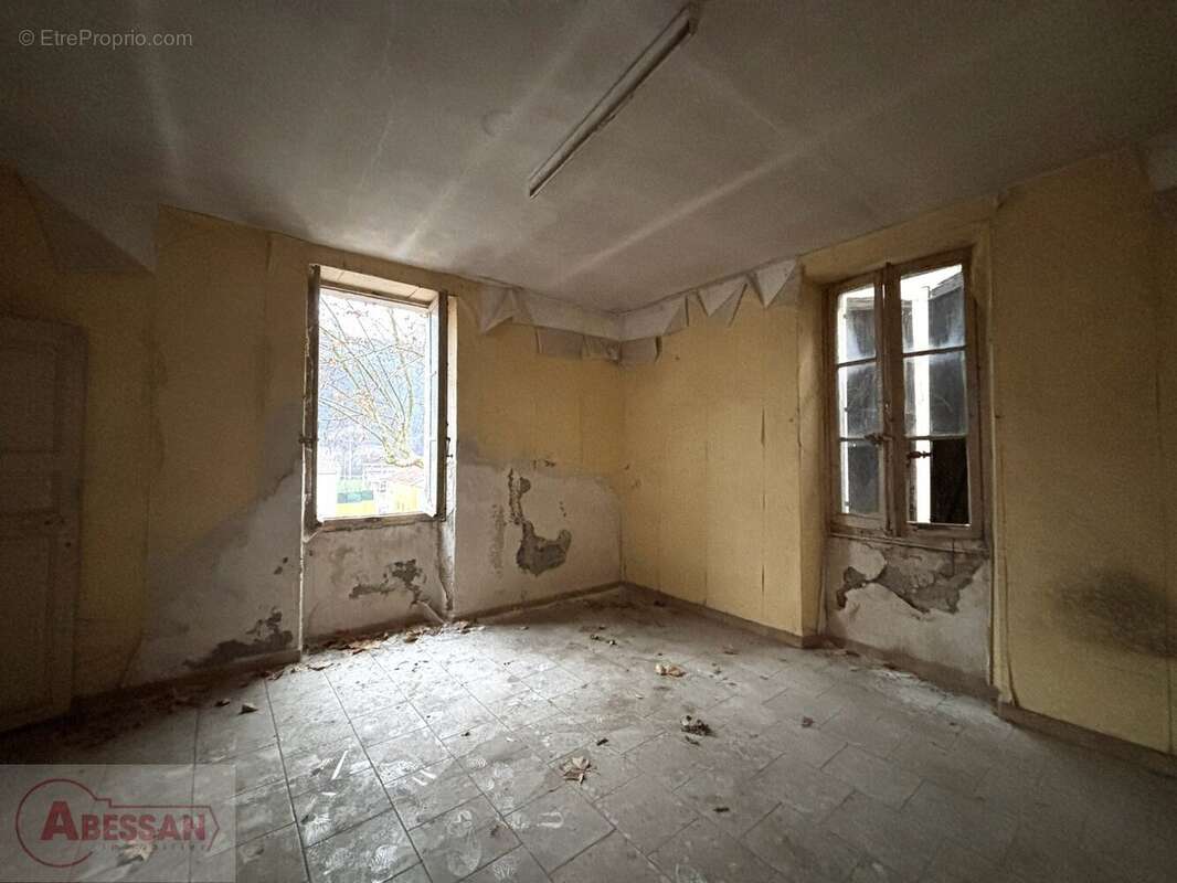 Maison 300 m² à La Grand-Combe  - photo 7