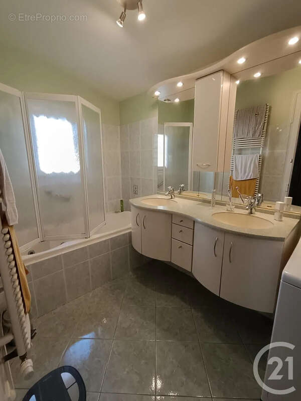 Maison à SAINT-SEURIN-SUR-L'ISLE