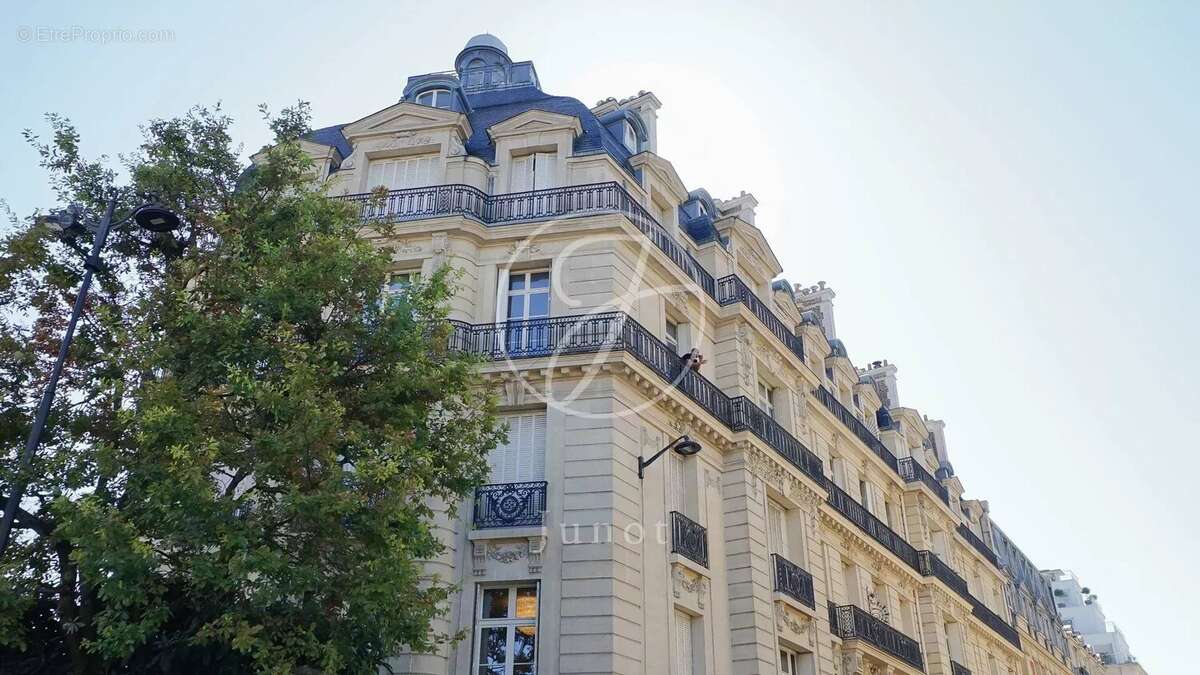 Appartement à PARIS-8E