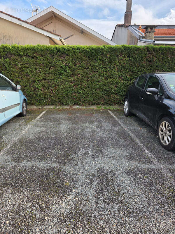 Parking à PESSAC