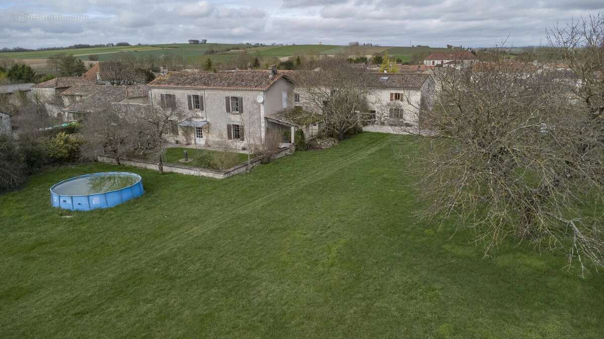Maison à GENAC