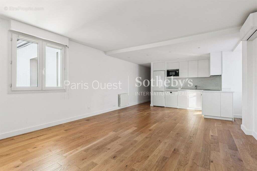 Appartement à PARIS-1E