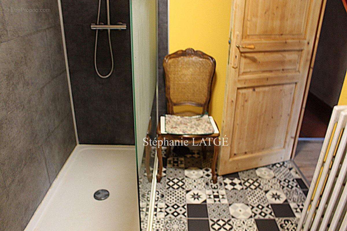 Ferme rénovée de 5 chambres avec Gîte à Larodde (63) - photo 6