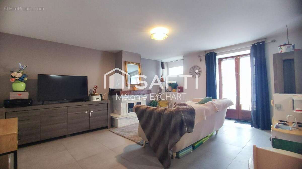 Maison 185 m² à Yvrac-Et-Malleyrand  - photo 3