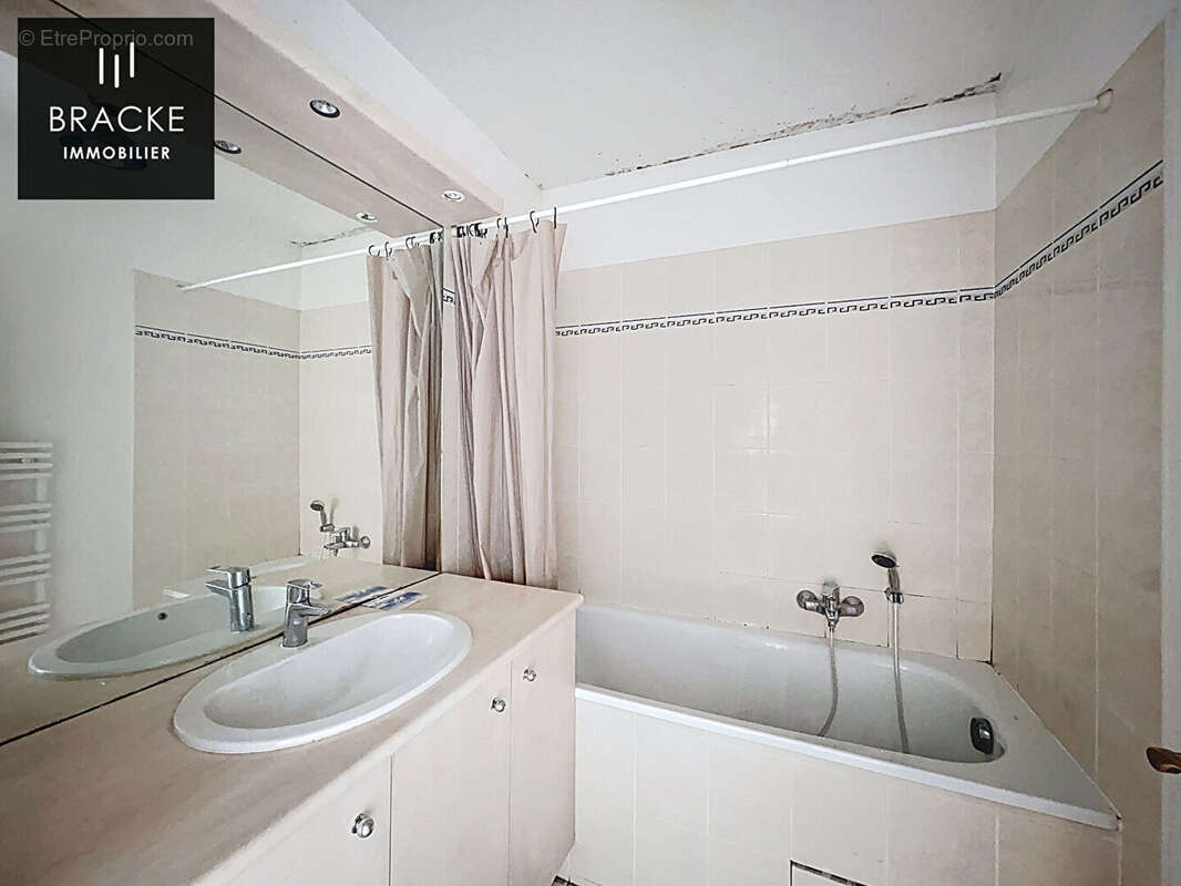 Appartement à COURBEVOIE