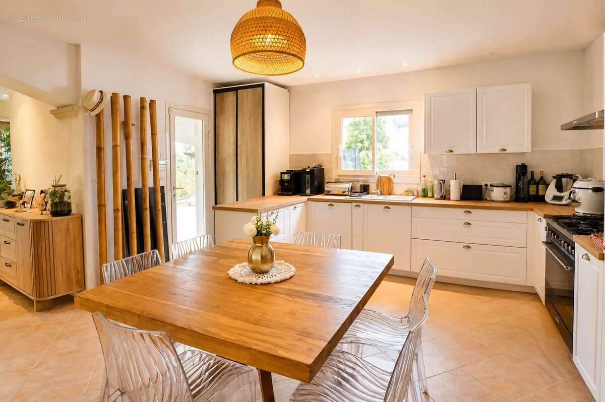 Exclusivité – Maison T7 de 217 m² avec double garage sur 1 794 m² à Combaillaux, à 5 minutes de Saint-Gély-du-Fesc - photo 7