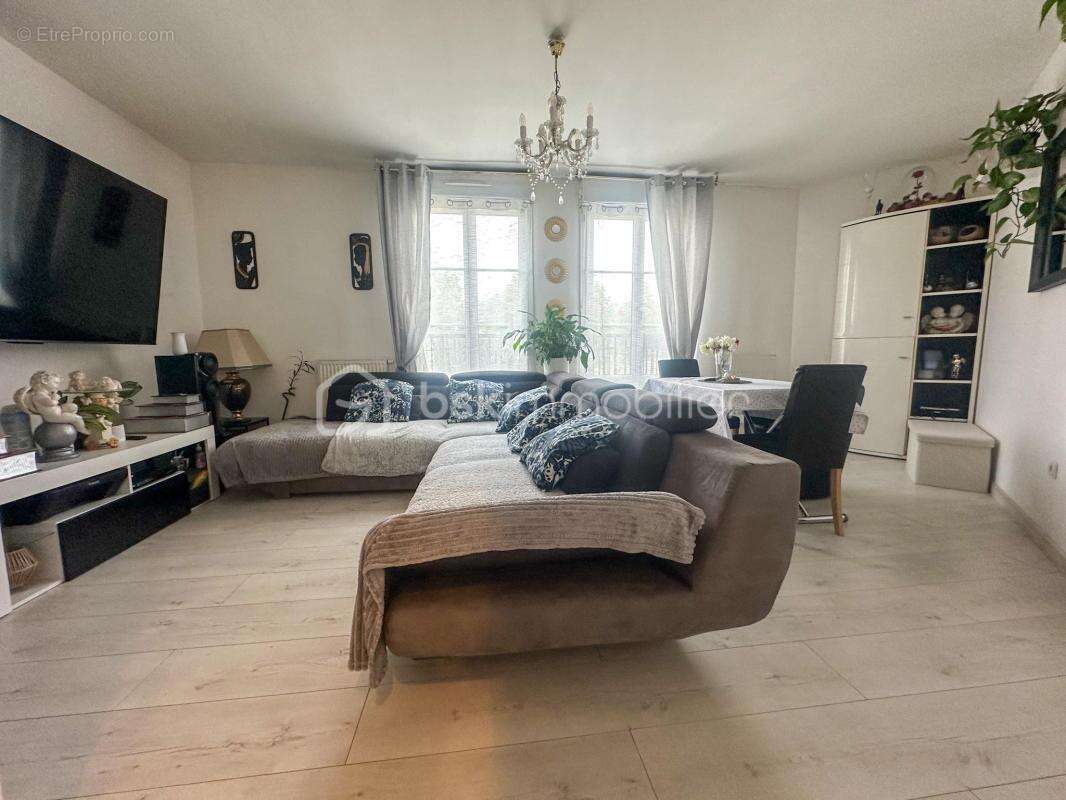 Appartement à SAVIGNY-LE-TEMPLE