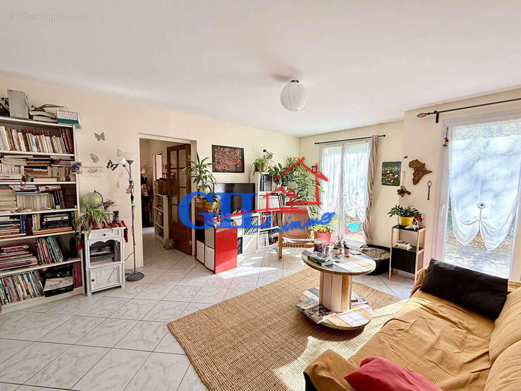 Appartement à SAVIGNY-LE-TEMPLE