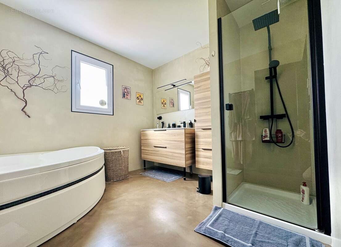 Salle de bains / douche - Maison à GRAND'LANDES