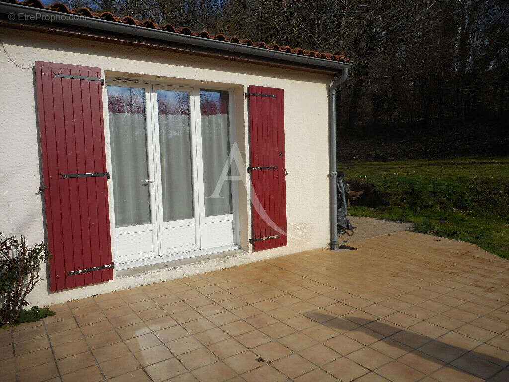 Maison à BUSSAC-SUR-CHARENTE