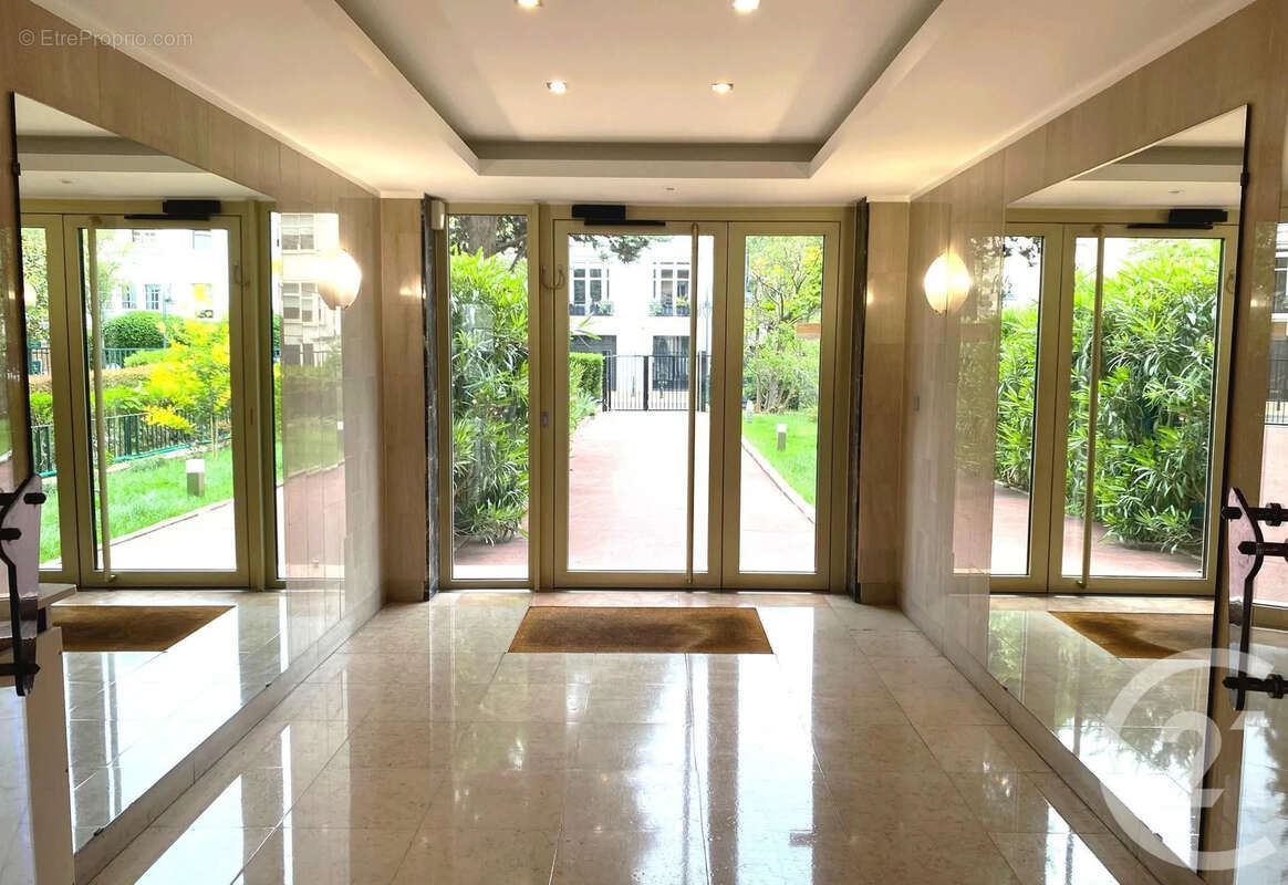Appartement à NEUILLY-SUR-SEINE