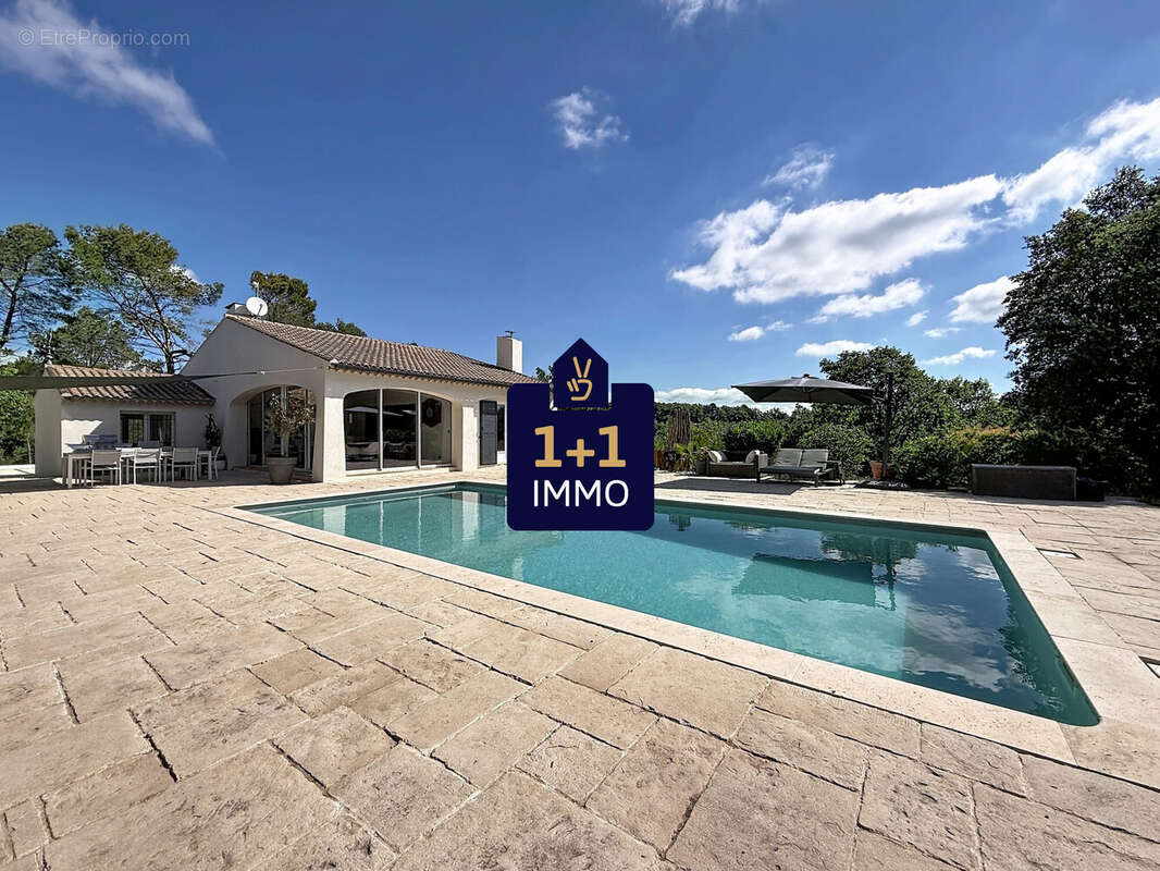 Maison 250 m² à Saint-Paul-En-Foret  - photo 2