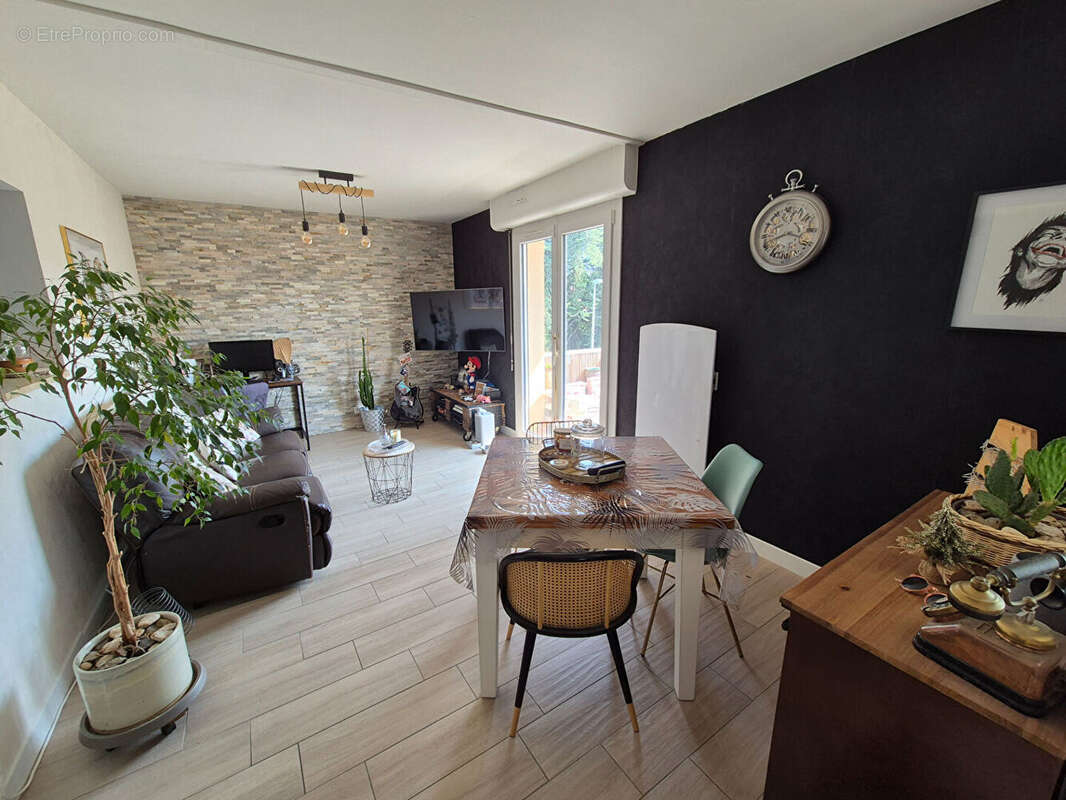 LEMPDES / Appartement à vendre de 61 m² avec terrasse, cave et stationnement ! - photo 5