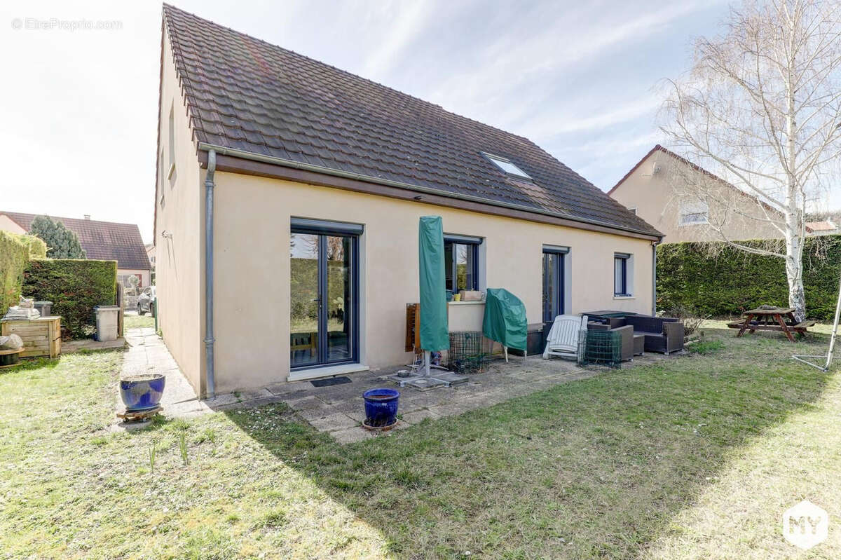 Maison à PERIGNAT-LES-SARLIEVE