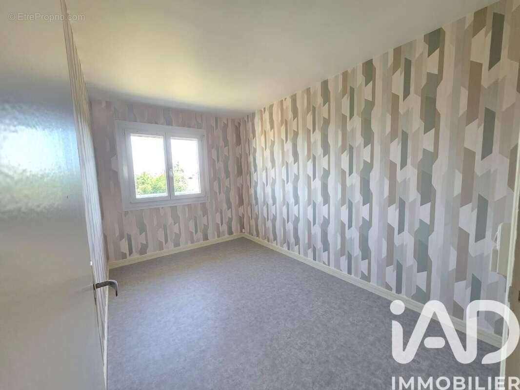 Appartement 59 m² à La Chapelle-Saint-Luc  - photo 7