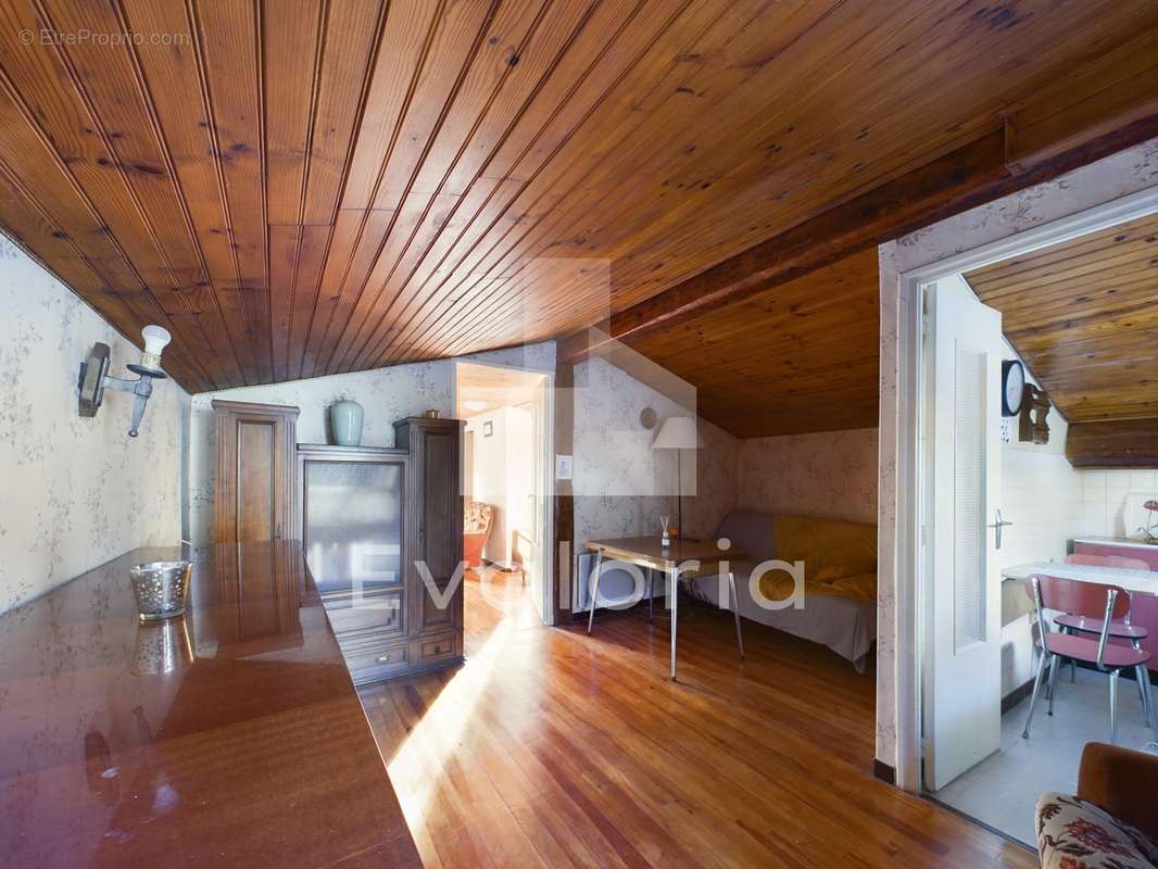 Séjour de l'appartement indépendant.
