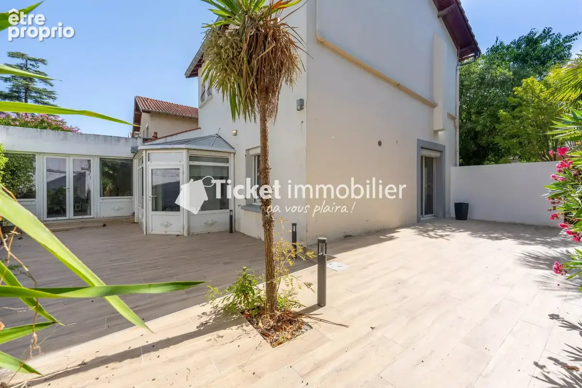 Maison de caractère 175m2 avec garage boxé - photo 18