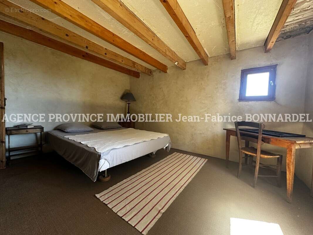 Maison à LES PILLES