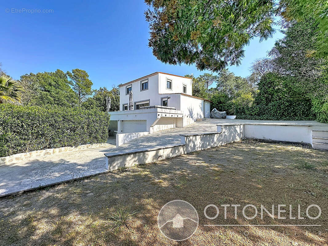 Maison à ROQUEBRUNE-SUR-ARGENS