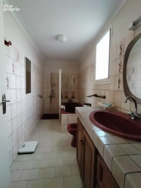 Maison familiale avec dépendances et terrain - photo 7