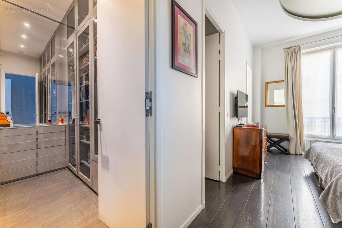 Appartement à PARIS-17E