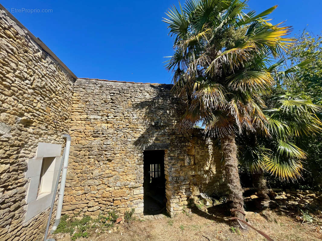 Charmante maison 4 chambres avec jardin et dépendances - photo 4