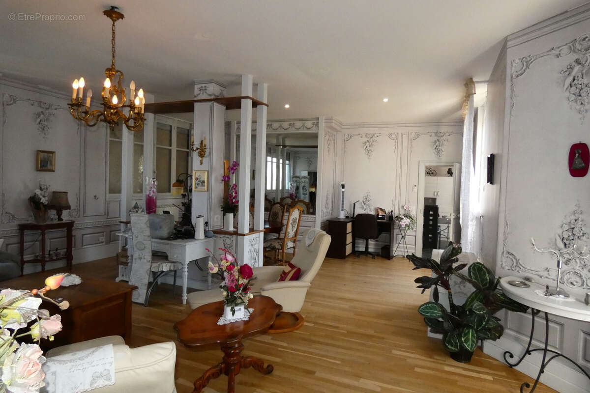 Appartement à NERIS-LES-BAINS