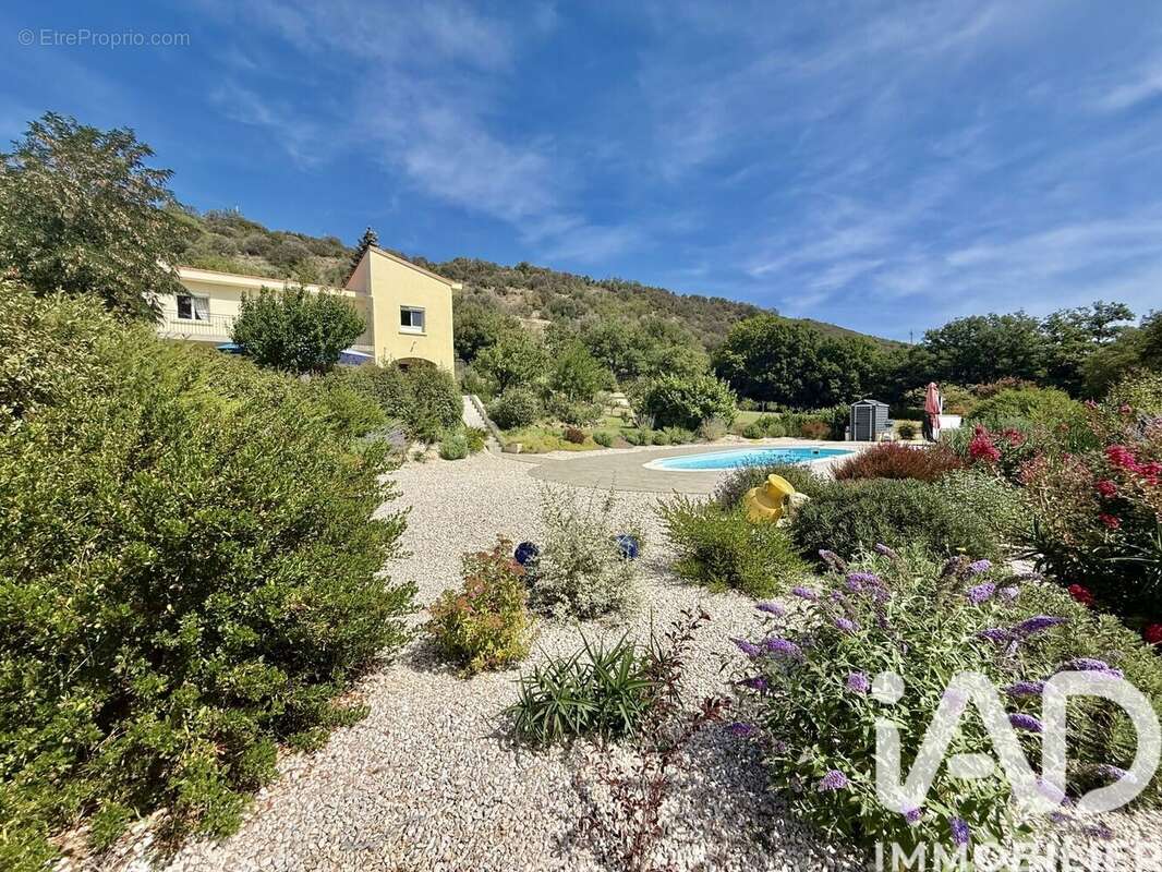 Maison 246 m² à Prades  - photo 2