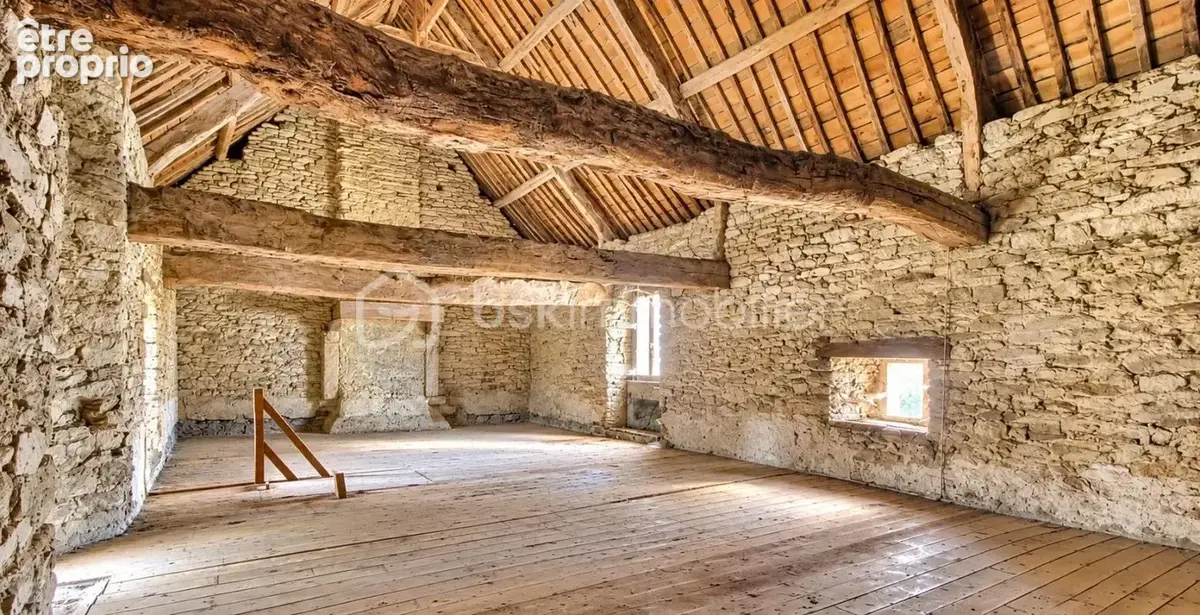 Ensemble immobilier de caractère - Maison d'habitation et deux dépendances en pierre à rénover - photo 14