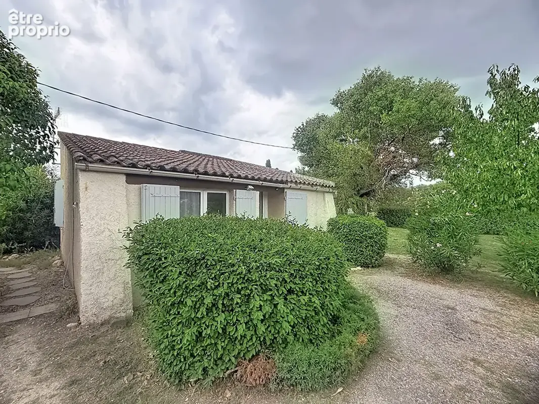 Maison d'architecte avec dépendance, piscine et plus de 6 000 m² de terrain - photo 4